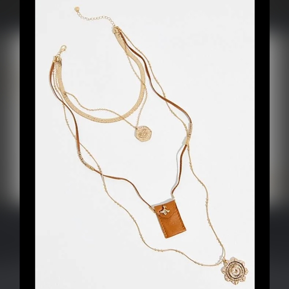 Free People Jewelry - FREE PEOPLE Wagon Wheel Layered Necklace new with tags gold & brown 🟤